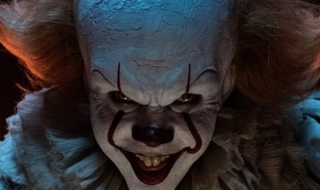 Karakter Pennywise dalam film IT.