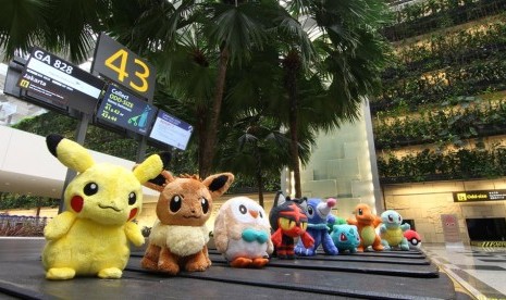 Karakter Pokemon menghiasi Bandara Changi Singapura sebagai bagian kemeriahan akhir tahun.