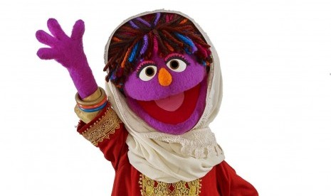 Karakter Zari di Sesame Streets yang berasal dari Afganistan.