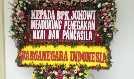 Karangan bunga yang dikirimkan ke Istana Presiden pada Rabu (3/5) pagi.