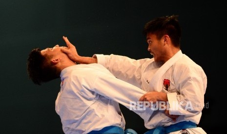 Karateka Indonesia Andi Dasril (kanan) bersama Andi Tomy. (ilustrasi)