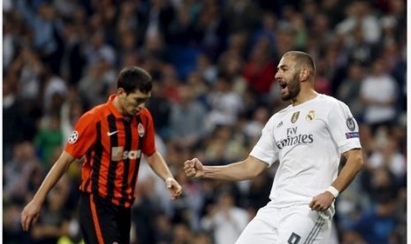 Karim Benzema bereaksi usai membobol gawang Galatasaray