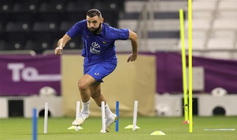  Karim Benzema dari Prancis menghadiri sesi latihan timnya di Doha, Qatar, 17 November 2022. Piala Dunia FIFA 2022 akan berlangsung dari 20 November hingga 18 Desember 2022 di Qatar. 