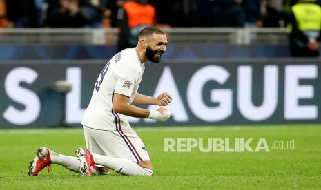 Penyerang Real Madrid Karim Benzema masuk dalam daftar 11 pemain kandidat Pemain Terbaik FIFA 2021. 