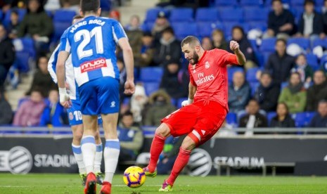 Karim Benzema (kanan).