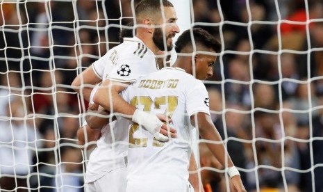 Karim Benzema (kiri) dan Rodrygo.