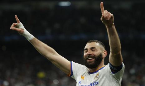 Karim Benzema menjadi penentu lolosnya Real Madrid ke babak perempat final usai mencetak hattrick dalam kemenangan 3-1 atas Paris Saint-Germain (PSG) di Estadio Santiago Bernabeu, Kamis (10/3) dini hari WIB. Tiga gol Benzema sekaligus membawa Madrid menang agregat menjadi 3-2 dari PSG.