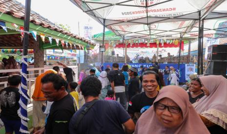 Karnaval Budaya Cirebonan dari GBB dan masyarakat Desa Mertasinga, Kecamatan Gunungjati, Kabupaten Cirebon, Jawa Barat. 