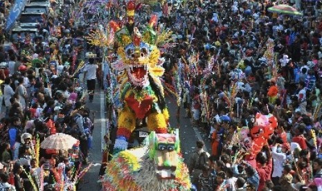 Karnaval Dugderan merupakan tradisi khas warga Kota Semarang yang digelar untuk menyambut datangnya bulan suci Ramadhan.