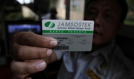 Kartu Peserta Jamsostek. Peserta sektor informal mengaku tidak tahu manfaat utama BPJamsostek