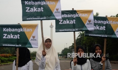 Karyawan Baznas melakukan aksi simpatik 