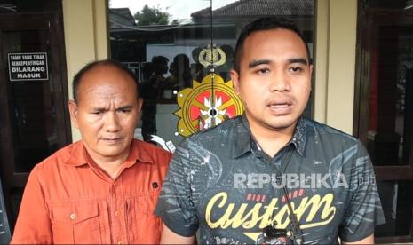 Kasat Reskrim Polres Indramayu, AKP Hillal Adi Imawan (kanan) didampingi Kasi Humas, Iptu Junata, saat ditemui di Mapolres Indramayu, Kamis (23/1/2025). 