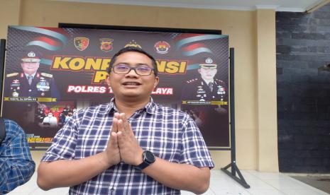 Kasat Reskrim Polres Tasikmalaya, AKP Dian Purnomo, memberikan keterangan terkait kasus perundungan di Polres Tasikmalaya, Jumat (22/7/2022). 