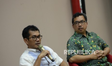 Kasubdit Pembinaan Haji dan Umroh Kemenag M Arfi Hatim (kiri) bersama Direktur Pengkajian dan Kebijakan Komisi Pengawas Persaingan Usaha (KPPU)  Taufik Ahmad menjadi narasumber saat silaturahim bulanan IITCF di Jakarta, Sabtu (11/2). 