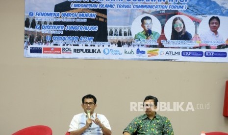  Direktur Pengkajian dan Kebijakan Komisi Pengawas Persaingan Usaha (KPPU) Taufik Ahmad (kanan) dan Kasubdit Pembinaan Haji dag Umrah Kemenag M Arfi Hatim menjadi narasumber saat silaturahim bulanan IITCF di Jakarta, Sabtu (11/2).