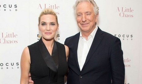 Kate Winslet saat bersama dengan Alan Rickman semasa hidup.