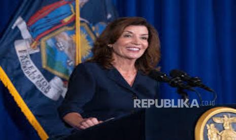 Kathleen Courtney Hochul adalah seorang politikus Amerika Serikat yang menjabat sebagai Wakil Gubernur New York sejak 2015. 