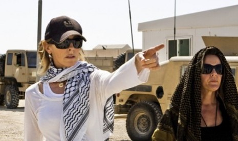 Kathryn Bigelow saat mengarahkan pemainnya di film Zero Dark Thirty