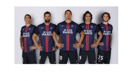 Kaus khusus PSG mengenang korban serangan teror Paris.