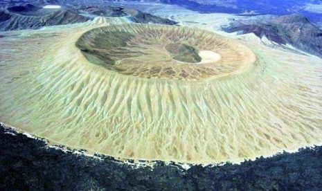 Kawah gunung berapi di Arab Saudi. 