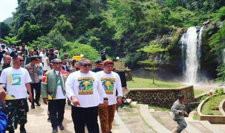 Kawasan Ciletuh-Palabuhanratu Unesco Global Geopark (CPUGGp) terus berbenah. Salah satunya dengan diresmikan destinasi wisata Curug Sodong wajah baru pada Ahad 4 September 2022. Objek wisata Geopark Ciletuh Palabuhanratu, Jabar masih dipadati wisatawan.