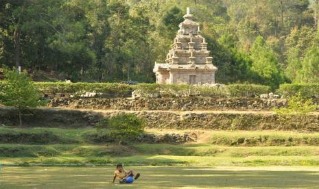 Kawasan obyek wisata situs Candi Gedongsongo, Kecamatan Bandungan, Kabupaten Semarang, Jawa Tengah. Dinas Pariwisata (Disparta) Kabupaten Semarang menutup obyek wisata Candi Gedongsongo bagi kunjungan wisata, mulai Sabtu (9/5) besok hingga 17 Mei 2021 mendatang dengan pertimbangan wilayah kabupaten Semarang masuk dalam zona oranye risiko penyebaran Covid-19.