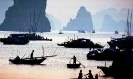 Kawasan Pantai Ha Long, Vietnam.