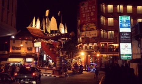 Kawasan pasar malam Jonker Walk di Malaka, Malaysia