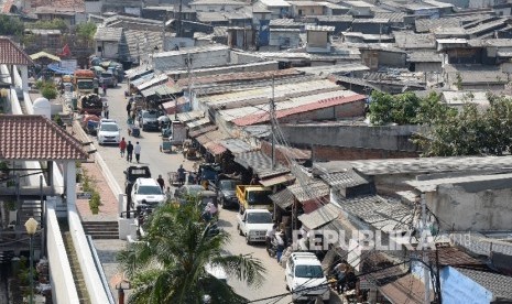 Kawasan permukiman di Luar Batang, Jakarta Utara, Rabu (4/6).