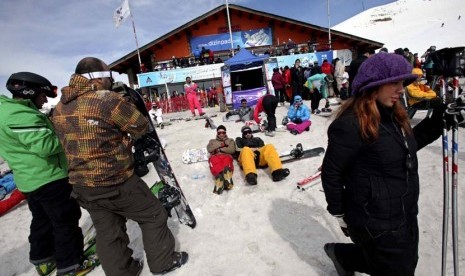   Kawasan resor ski Dizin di sebelah Utara ibukota Tehran, Iran, Kamis (28/3). (AP Photo / Vahid Salemi)