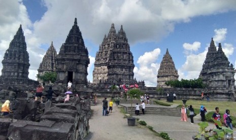 Kawasan wisata Candi Prambanan di Sleman dikunjungi wisatawan.