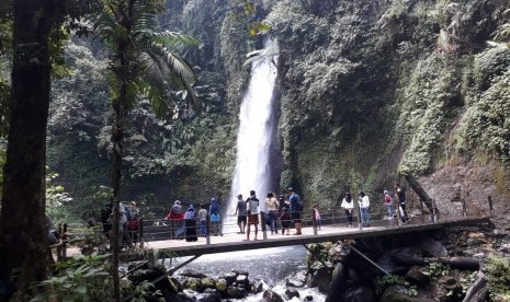 Curug Sawer Air Terjun Eksotis Di Sukabumi Republika Online