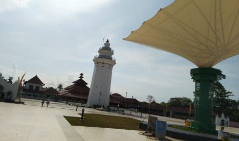 Kawasan wisata religi Masjid Agung Banten. Pemerintah Provinsi Banten sedang mengembangkan wisata religinya.