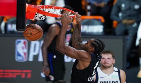 Kawhi Leonard mencetak 33 poin dan 14 rebound untuk Clippers. 