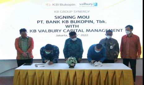 KB Bukopin bekerja sama dengan Valbury Capital Management terkait solusi investasi keuangan. Hal ini sejalan mekanisme kerja manajer investasi yang sesuai dengan peraturan OJK No. 39/POJK.04/2014 Tahun 2014 tentang Agen Penjual Efek Reksa Dana.