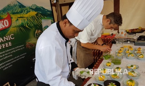 KBRI Kopenhagen bekerja sama dengan Wali Kota Horsen dan pengusaha kulineri Indonesia di Denmark mengadakan acara Bazaar dan Cultural Day di Kota Horsens. 