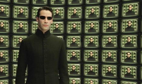 Keanu Reeves dalam salah satu adegan The Matrix Reloaded.