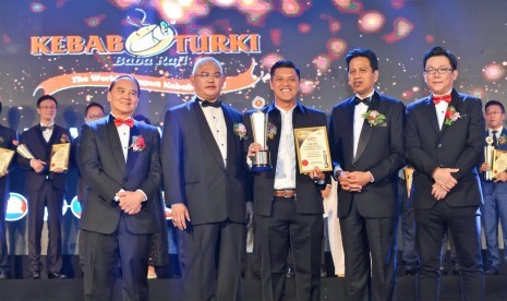 Kebab Turki Baba Rafi Raih Juara Asean Largest Kebab Retail Chainstore 2017 di acara Asean Business Outstanding Award.