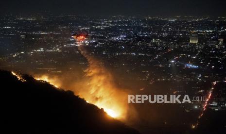 Kebakaran di Bukit Hollywood, Los Angeles, Amerika Serikat, Rabu (8/1/2025).