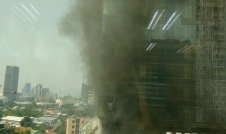 Kebakaran di Gedung Centenial, Jakarta, Rabu (24/6)