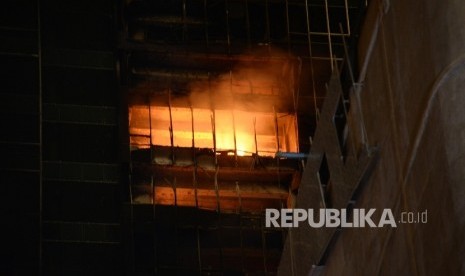 Ilustrasi hotel terbakar.