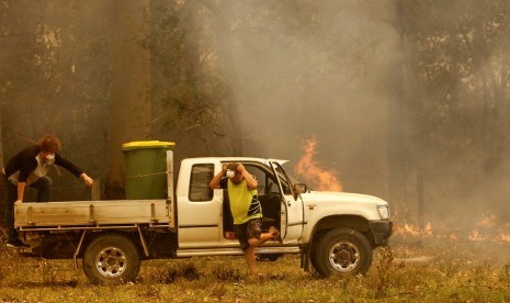 Kebakaran hutan yang meluas di Taree, negara bagian New South Wales, Selasa (12/11).