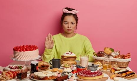 Makan berlebihan dan merasa bersalah juga dikenal dengan 'Binge Eating Disorder'.