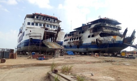 Kecelakaan kerja terjadi saat Kapal KMP Sembilang GT 560, tengah melakukan perbaikan (docking tahunan) di galangan kapal PT Karimun Marine Shipyard, Tanjung Balai Karimun Rabu (31/7) sekitar pukul 11.30 WIB.