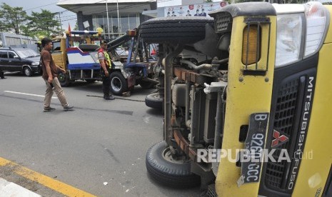 Korlantas Polri mencatat kecelakaan lalu-lintas (Lakalantas) diseluruh wilayah Indonesia pekan ke 40 tahun 2020 mengalami kenaikan sebanyak 274 kejadian. Tercatat ada sebanyak 1.377 kejadian lakalantas.