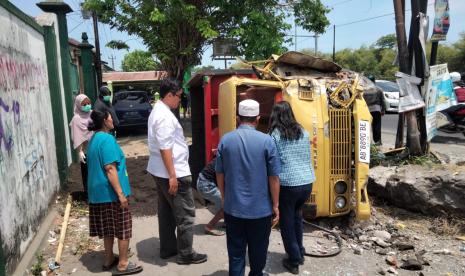 Kecelakaan lalu lintas yang terjadi di Jalan Imogiri Timur, Bantul, DIY.