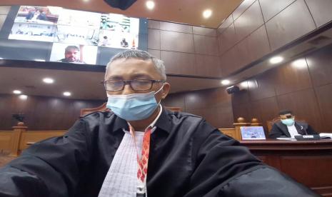 Kecurangan Fundamental, MK diminta Kesampingkan Ambang Batas. Foto:  Foto: kuasa Ben Brahim-Ujang Iskandar, Ramdansyah saat sidang di MK