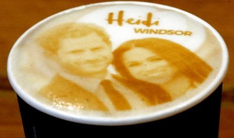 Kedai kopi di Windsor mengajikan kopi dengan latte art Pangeran Harry dan Meghan Markle. Windsor bersiap diri menyambut perkawinan akbar pada 19 Mei 2018.