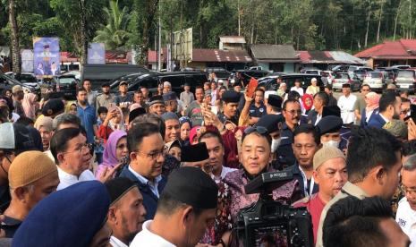 Kedatangan Anies Baswedan di INS Kayu Tanam, Kabupaten Padang Pariaman, Sumatra Barat, Sabtu (3/12/2022) disambut Antisiasme warga