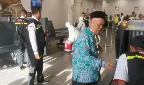 Kedatangan calon jamaah haji kloter 1 di Madinah.